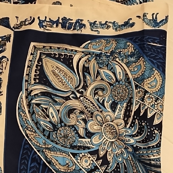 100% Silk CORCIOVO Navy and Cream Paisley Scarf - Picture 5 of 8